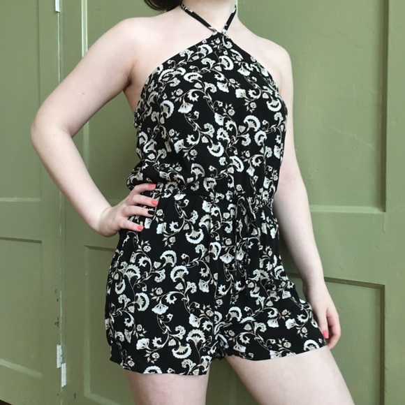 HALTER NECK CAPE JUBY ROMPER ♤ - Picture 3 of 5